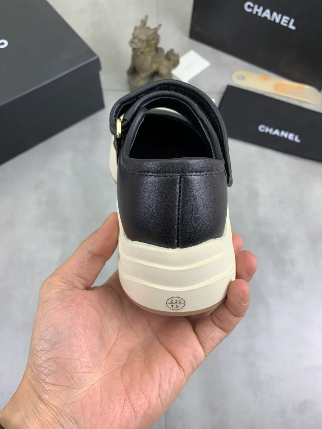 Men's men's shoes 💰P562 new high quality Chanel 25k spring counter new top quality [proud] This boot is really a lucky star for small people, thick sole 5cma more refined rhombus, slim legs, the key is very comfortable upper foot: imported cowhide lining: sheepskin lining outsole: genuine molded tpu outsole ~ 5cm heel height Color: 3️⃣ colors available Size: 35-40 (41 made to order, non-refundable)